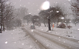 Uwaga bardzo zaśnieżone drogi i chodniki!